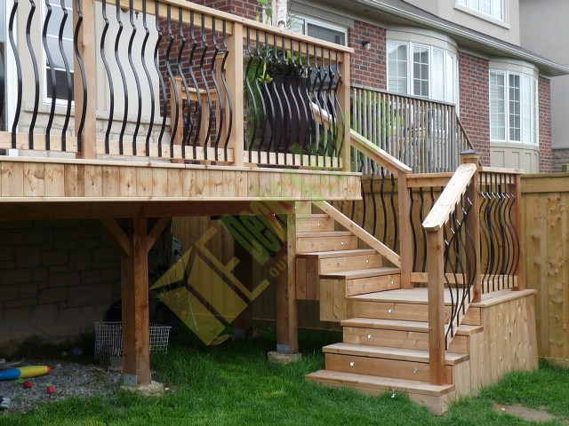 Cedar deck staircase by M.E. Contracting Toronto